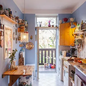 gemutliche-wohnung-mit-balkon-sudplatz-nur-2-minuten-entfernt.bestleipzighotels.com/